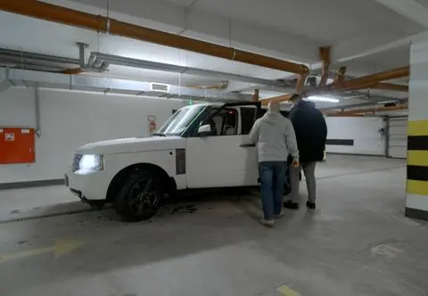 Zawodowi handlarze. Ciężarowe Volvo, Range Rover i mocny Mercedes