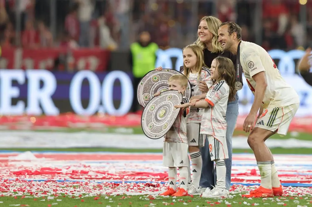 Harry Kane i Katie Goodland z dziećmi