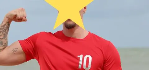Flirtuje, żartuje i rozwozi ciasteczka. Czy Filip Kuliński znajdzie w "Hotelu Paradise 13" wymarzoną blondynkę?