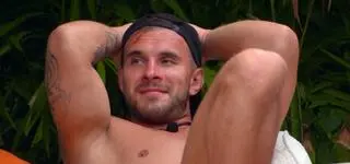 Michał z "Hotelu Paradise 13" wbija szpilę Filipowi i podrywa jego dziewczynę: "Rozje***aś mi serce"