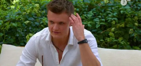 Szymon z "Hotelu Paradise 13" zaskoczył wyznaniem, jakie dziewczyny najbardziej go kręcą: "Princzeska" [PRZED EMISJĄ W TV]