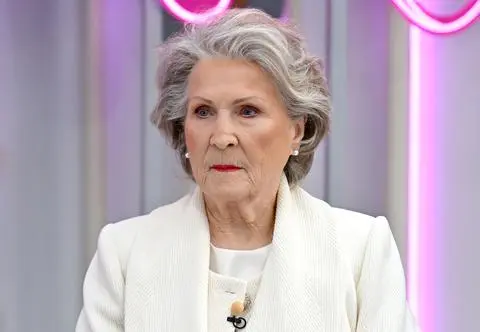 Irena Santor na scenie "Mówię Wam". Po raz pierwszy zaśpiewała na ulicy!