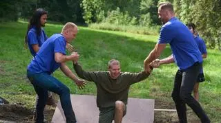 The Traitors. Zdrajcy: Uczestnicy musieli odkopać z grobów 2 osoby