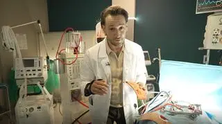 Operacja od kulis w "Szpitalu św. Anny". Jakub Świderski zdradził sztuczki i ujawnił szczegóły zabiegów [TYLKO U NAS]