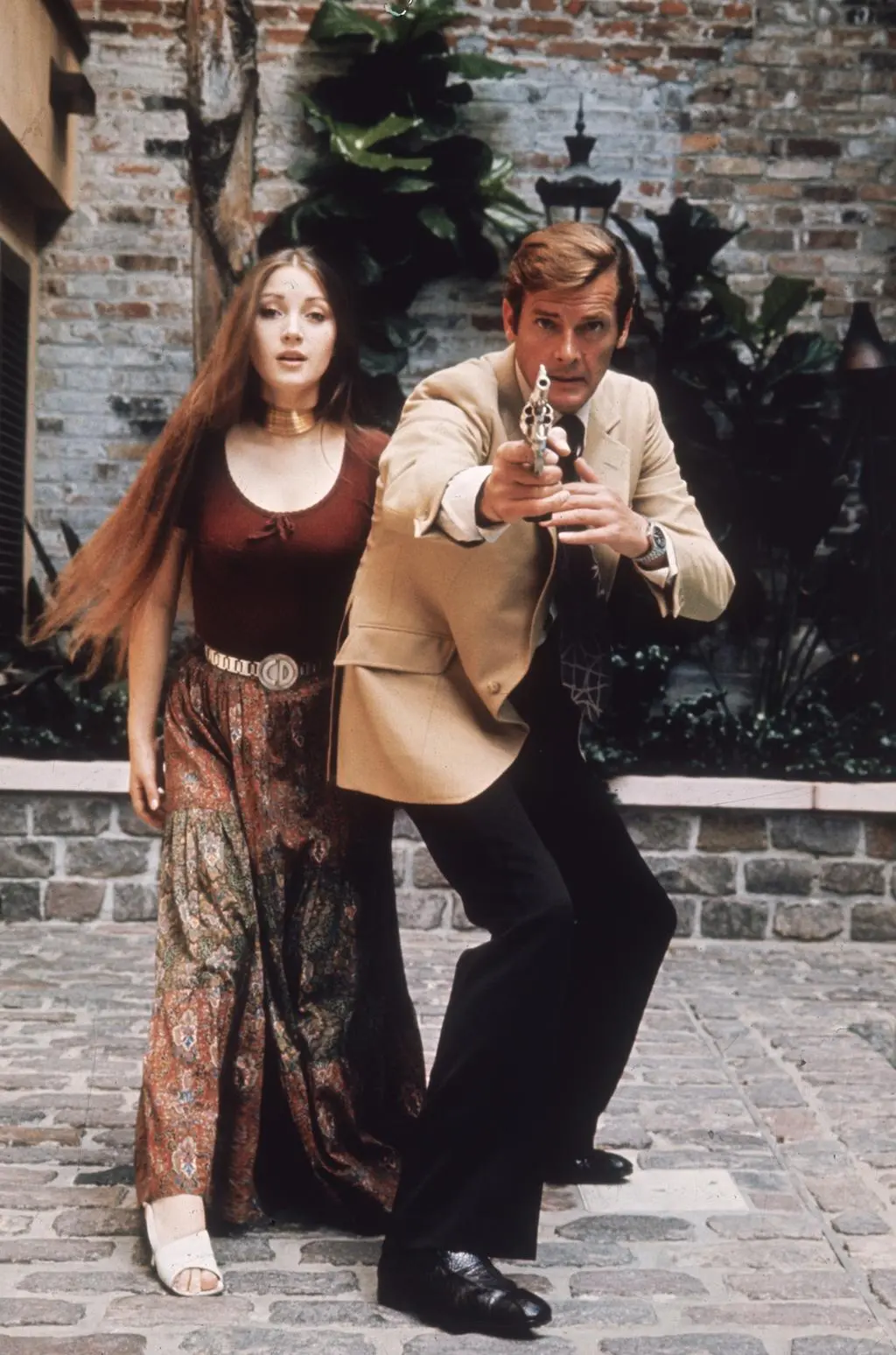 Jane Seymour i Roger Moore
