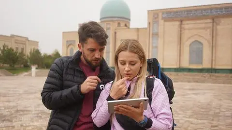 Azja Express: Wyścig i zagadki w ulewnym deszczu. Która godzina?