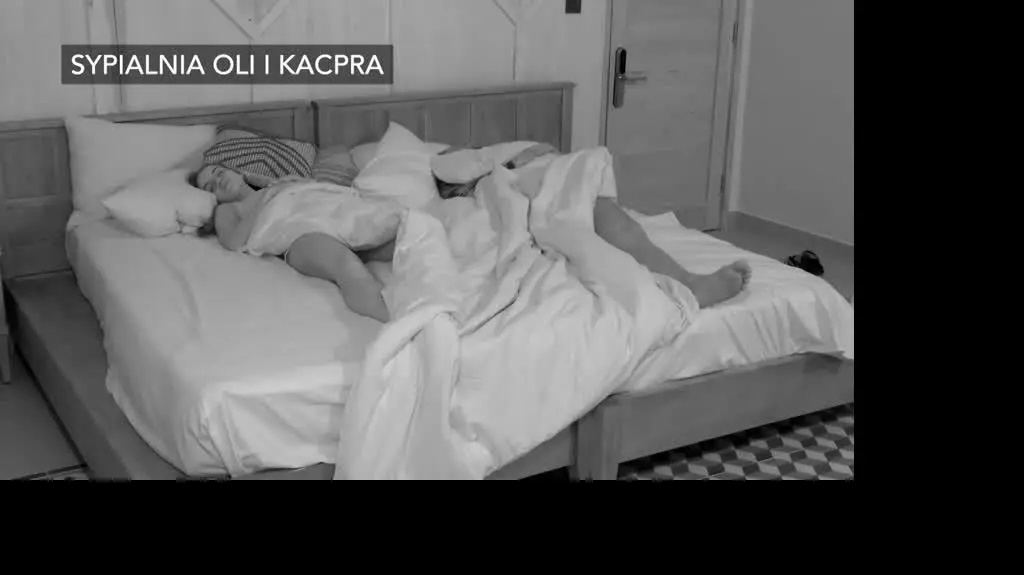 Kacper wyrzucił Olę z sypialni?