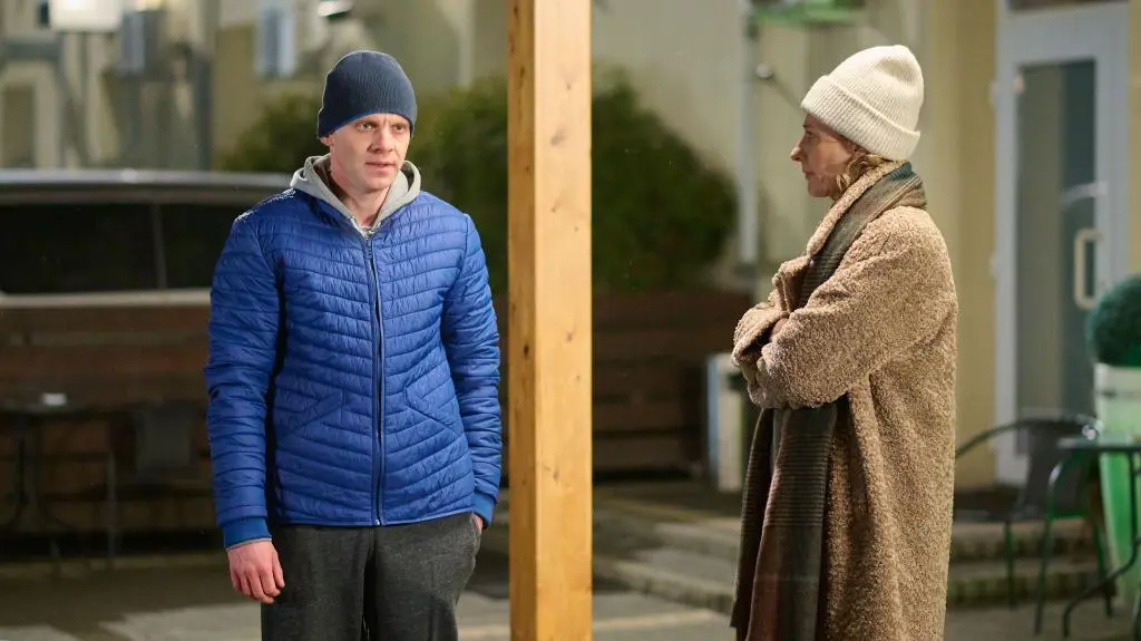 Kadr z odcinka 3599 serialu TVN Na Wspólnej - Kazimierz Mazur i Magdalena Po