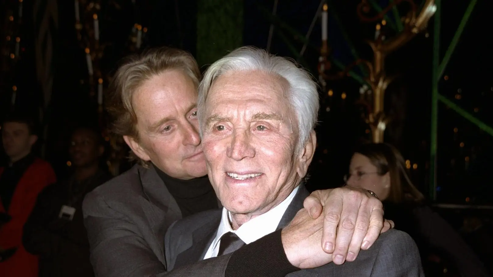 Kirk Douglas nie zapisał dzieciom ani gorsza! Co znalazło się w testamencie ojca Michaela Douglasa?