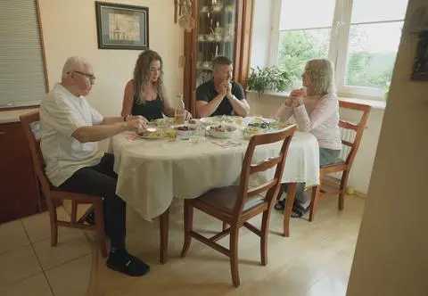 Cezary chce pożyczyć pieniądze od teściowej. "Marzenko, ja mam lepiej u męża" 