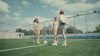 Top Model. Helena, Julia i Dominik w wideo nawiązującym do klipu Miley Cyrus