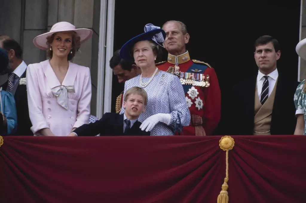 Królowa Elżbieta II, książę Filip, książę Karol, księżna Diana i książę William