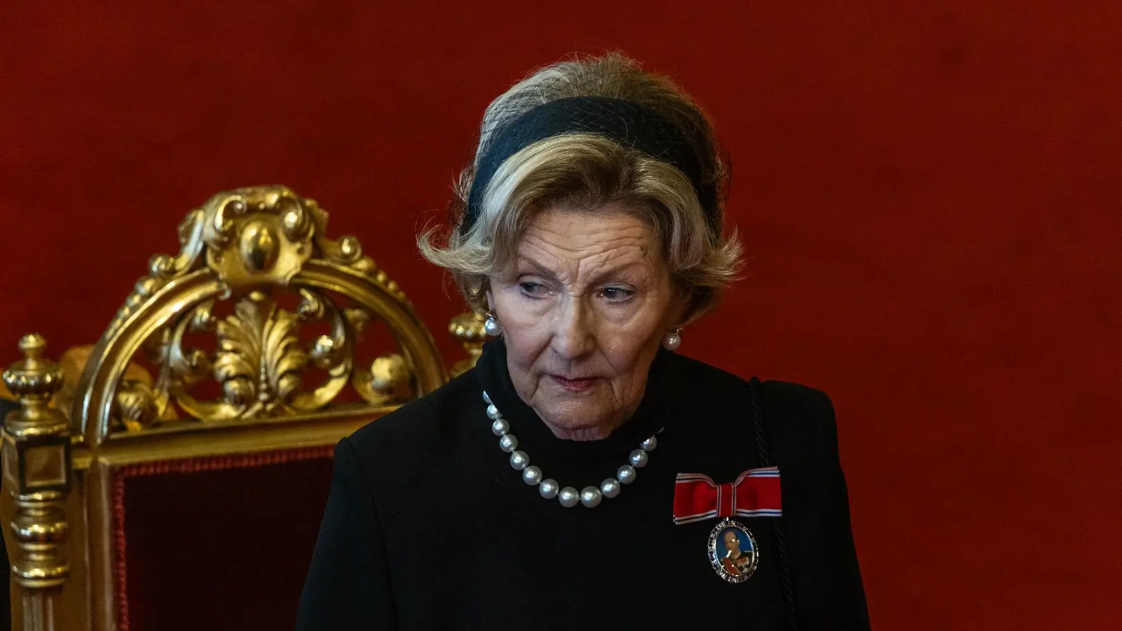 Królowa Sonja przy trumnie męża. Poruszające zdjęcia i kulisy pogrzebu Haralda V