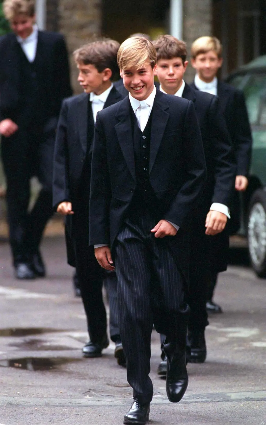 Książę William w mundurku Eton College