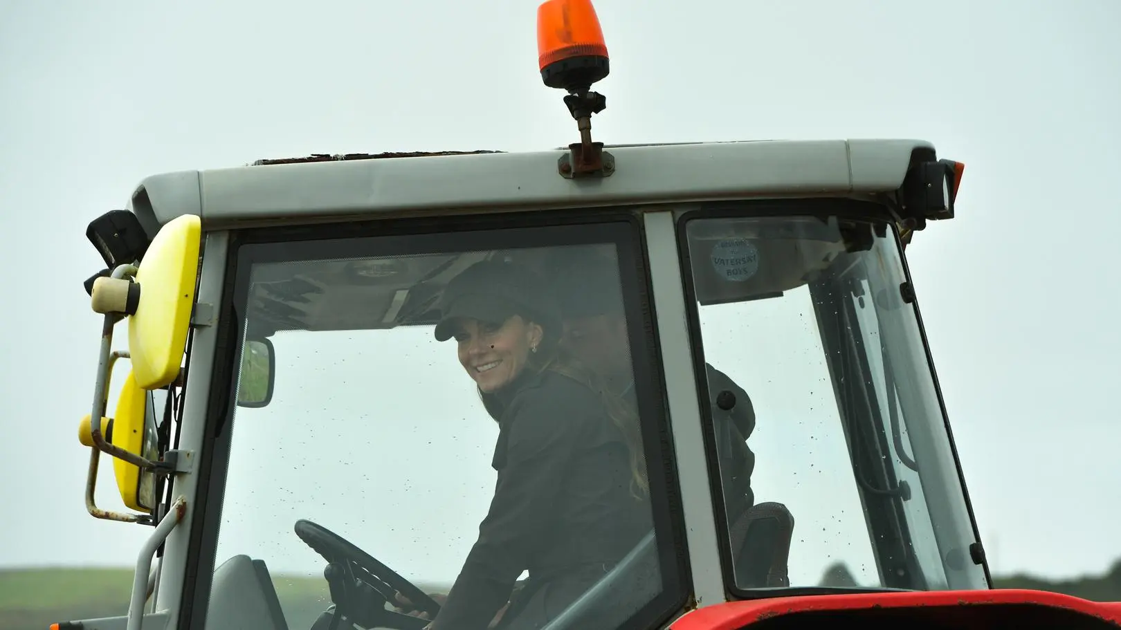 Książę William i księżna Kate wskoczyli na traktor. Nie brakowało kolejnych zaskoczeń