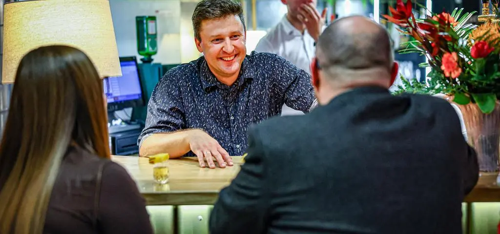 Konrad nie uznaje autorytetu ojca. Czy "Bistro w Towarzystwie" ma szansę przetrwać?