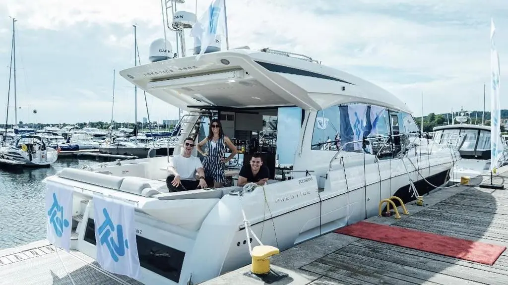 Goggleboat