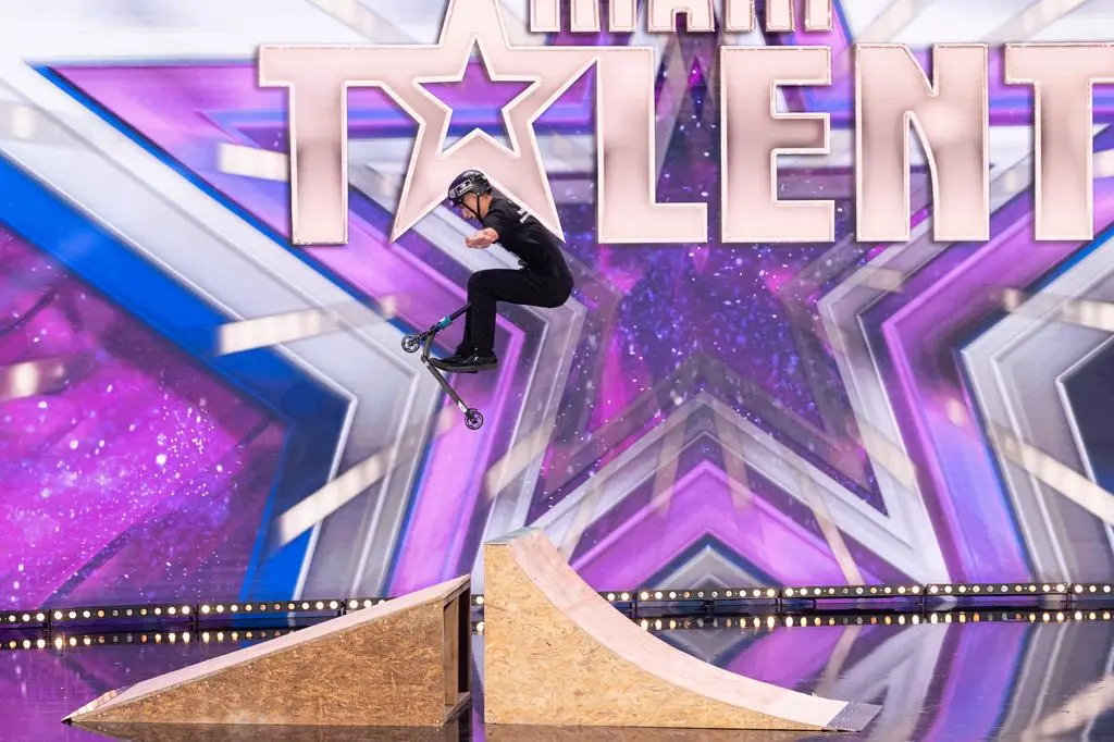 Mam Talent!: Adam Mikołajek
