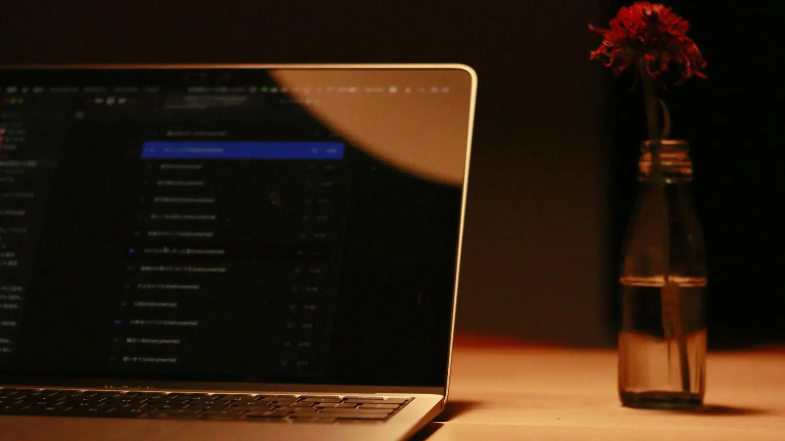 MacBook Pro do pracy z AI – jakie rozwiązania warto znać?