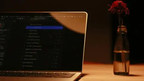 MacBook Pro do pracy z AI – jakie rozwiązania warto znać?