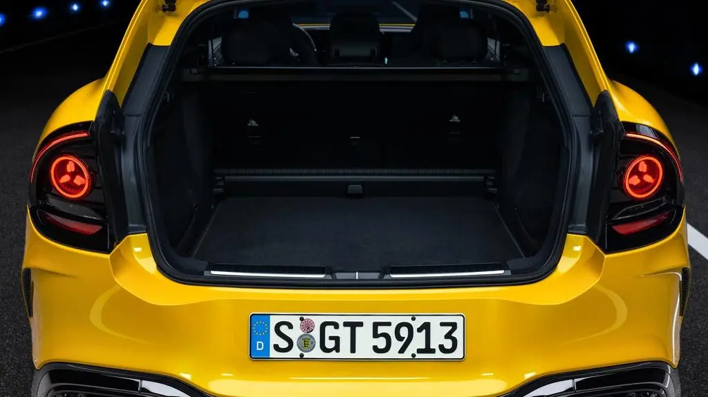 Mercedes-Benz-AMG_GT_SUV-2027-1280-2ddf2bed85ef3982af344d0ae39a31bf8f