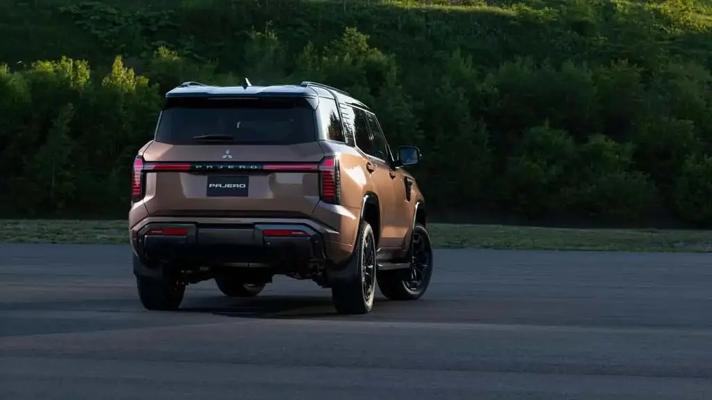 2027-mitsubishi-pajero-19