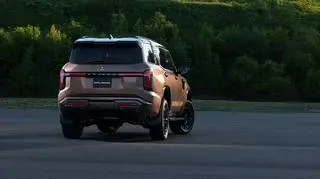 2027-mitsubishi-pajero-19