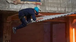 The Traitors. Zdrajcy: Trzy osoby spadły z mostu podczas zadania