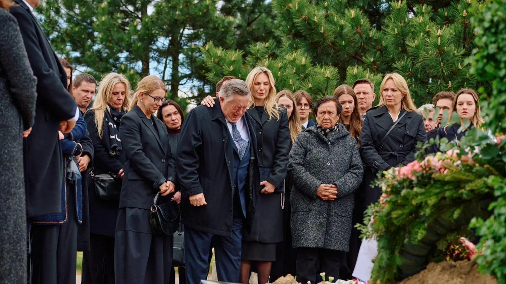 "Na Wspólnej", odc. 4268. Wzruszające pożegnanie Marii Zięby. Włodek otrzymał bezcenną pamiątkę po żonie [STRESZCZENIE ODCINKA]