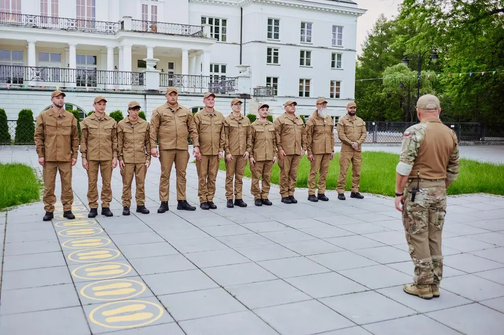 "Nasi w mundurach 4". Uczestnicy