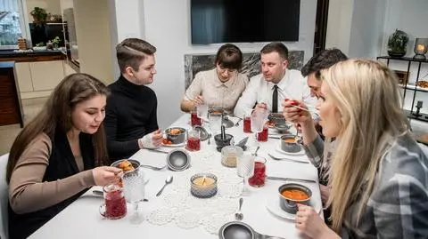 Ugotowani w parach: Klaudyna i Rafał zabrali gości w podróż do PRL-u