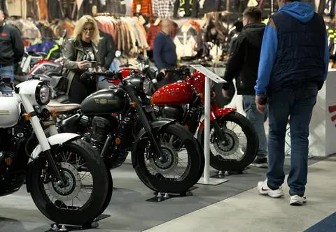 Elektryczne motocykle? Nie! Wolimy te spalinowe. Nowości na 2024 r.