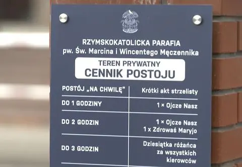 Parking przy kościele z nietypowym „parkomatem”. Płaci się modlitwą