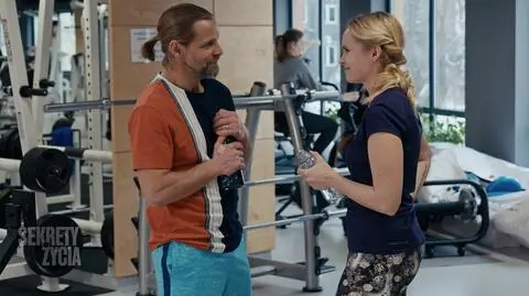 Sekrety życia: Ona tak na mnie patrzy... Czy to będzie spontaniczny romans?!