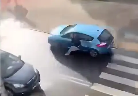 Piekary Śląskie: chciał zatrzymać kierowcę, został pociągnięty przez auto. 37-latek zatrzymany
