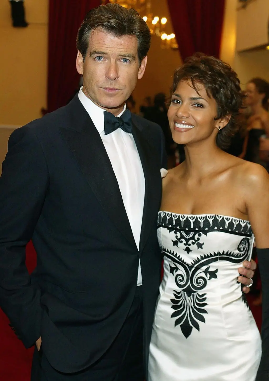Pierce Brosnan i Halle Berry