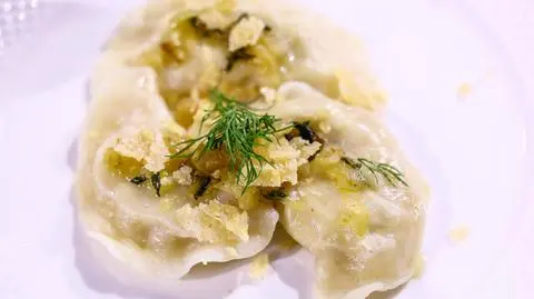 Pierogi ruskie z boczkiem i koperkową śmietaną