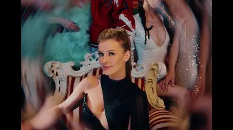 Top Model: Jurorzy i uczestnicy w pałacu na planie czołówki 