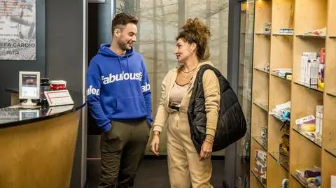 Sekrety  życia: Dlaczego ta kobieta uwodzi młodych mężczyzn?!