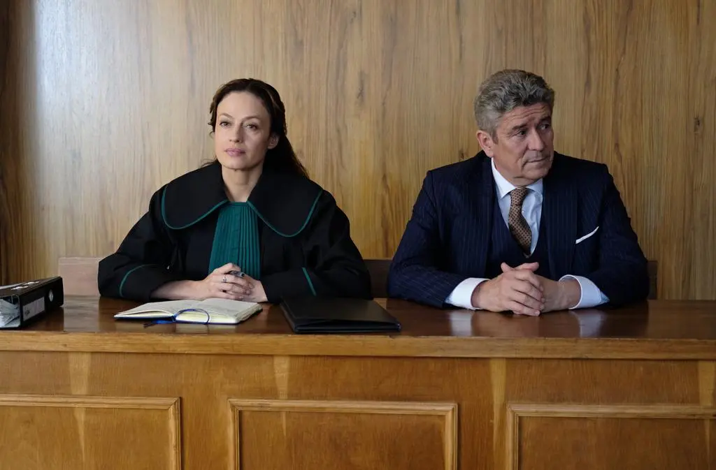 Tajemnica zawodowa: Julia (Magdalena Różczka), Wiktor (Andrzej Zieliński)