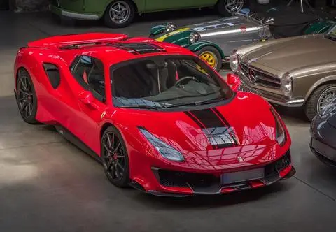 Ile producent zarabia na jednym samochodzie? Wynik Ferrari imponuje 