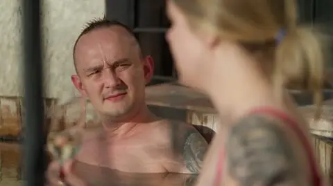 Ślub...: Tego Marta się nie spodziewała. Maciek wyjawił jej swoją tajemnicę