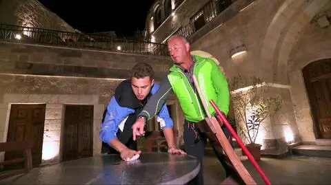 Azja Express: Adam z tatą sprzątali w zamian za nocleg