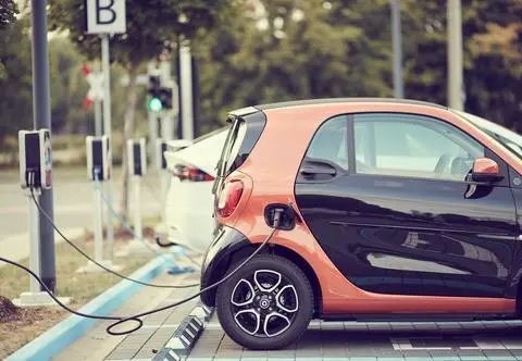 Nowe dopłaty do aut elektrycznych w 2024 r. Rząd podał kwoty 