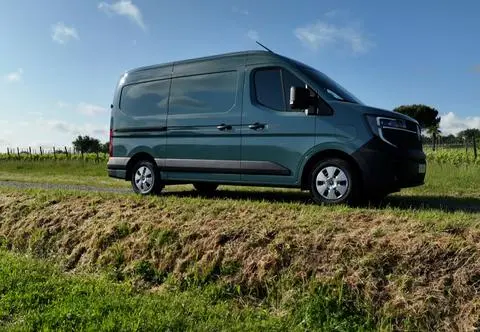Renault Master E-TECH - dostawczak na prąd