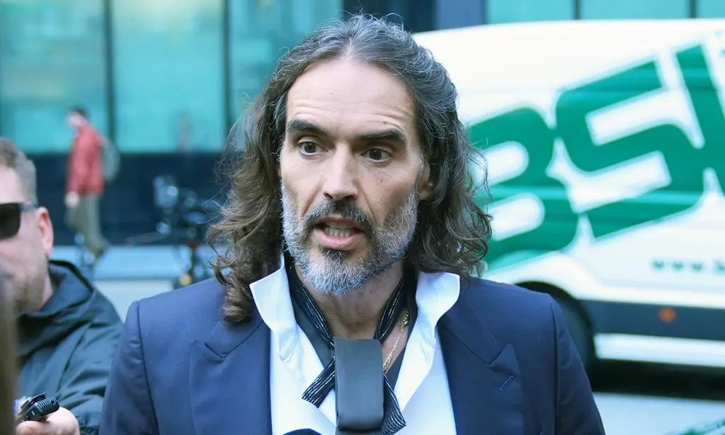  Russell Brand 
