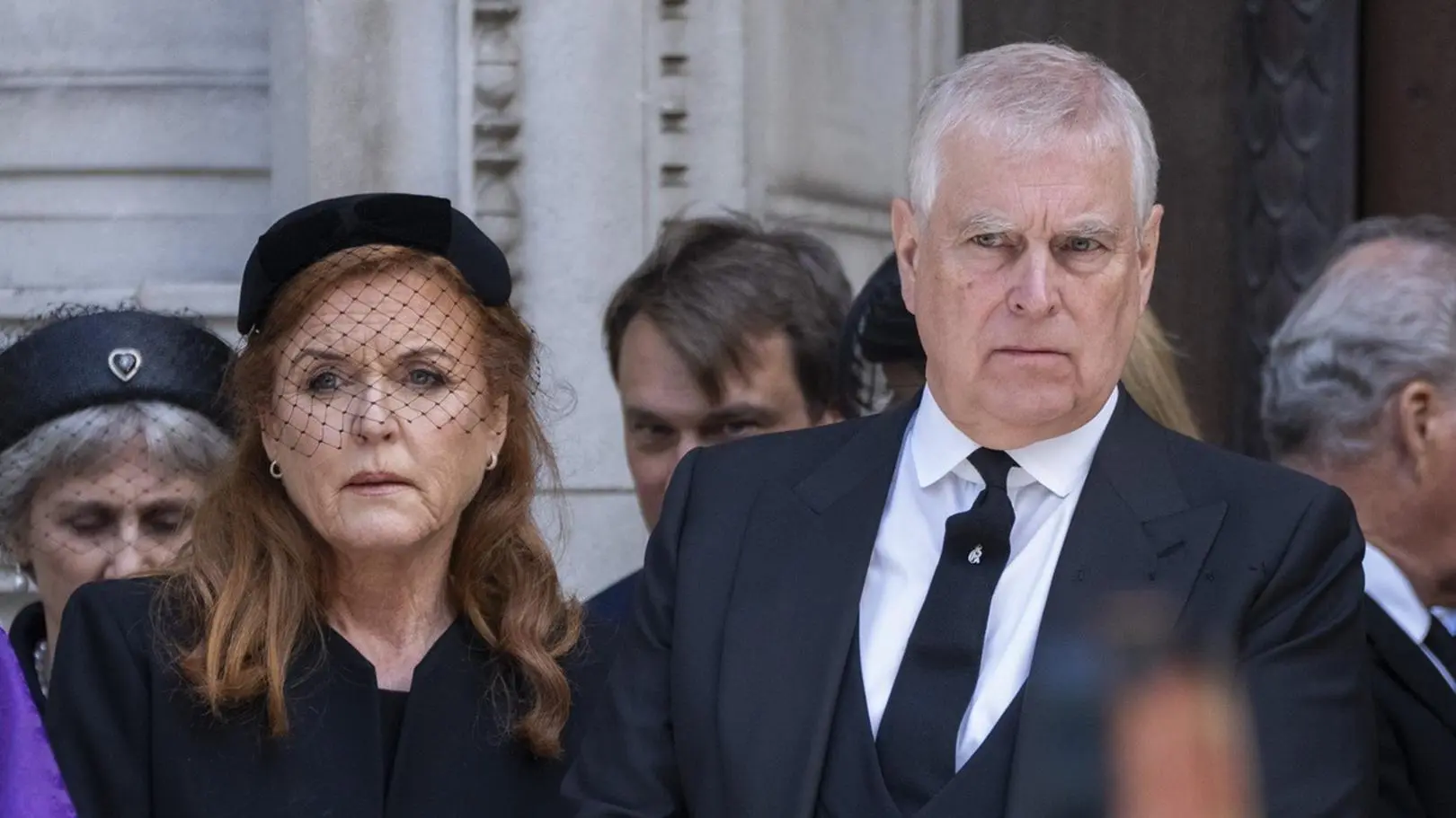 Nowa książka może wstrząsnąć rodziną królewską. Sarah Ferguson odniesie się do Epsteina? "Wierzy, iż może zostać jej wybaczone"