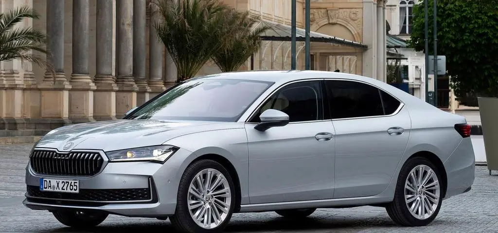 Skoda Superb może zniknąć z rynku. Wystarczy jedna Octavia