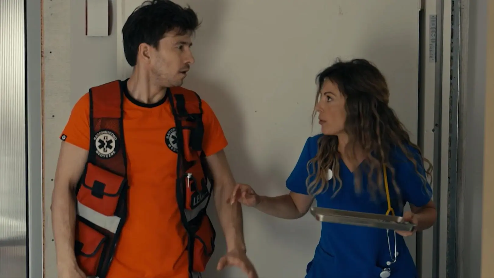 "Szpital św. Anny", odc. 160. Gośka znajdzie podejrzany pakunek w szpitalu. Tomek zapyta wprost: "To bomba?"