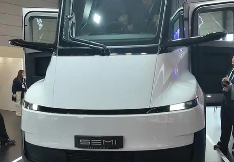 Targi Transportu w Hanowerze. Elektryczne ciężarówki i największy pojazd Tesli